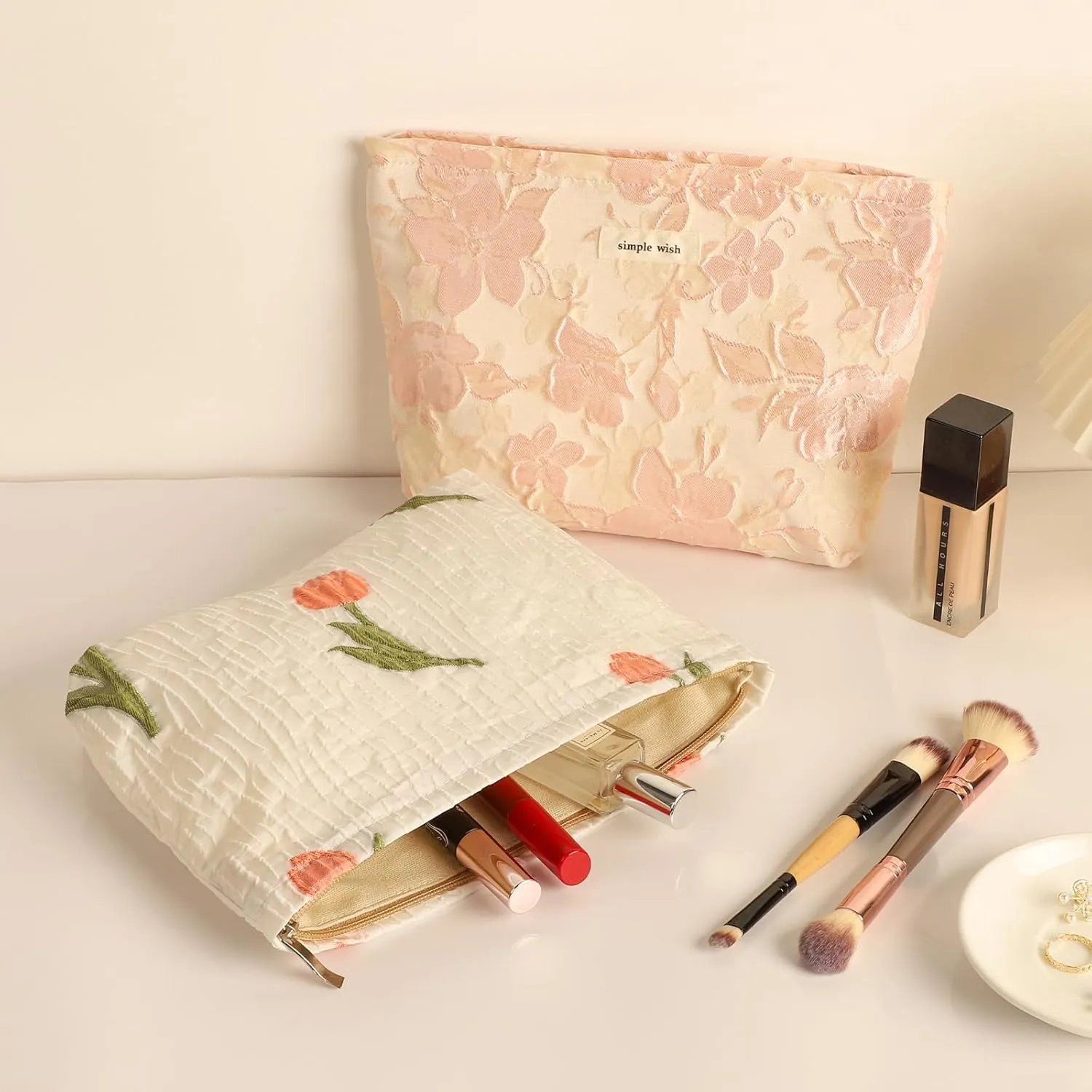 Sightor Aesthetic Makeup Bag, Large Capacity Cosmetic Bag Canvas Floral Makeup Bag, Travel Pouch Make Up Purse Toiletry Storge Bag for Women (White Tulip)